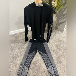 Orangetheory 2 pc set. Lightweight Hoodie and Leggings. Large